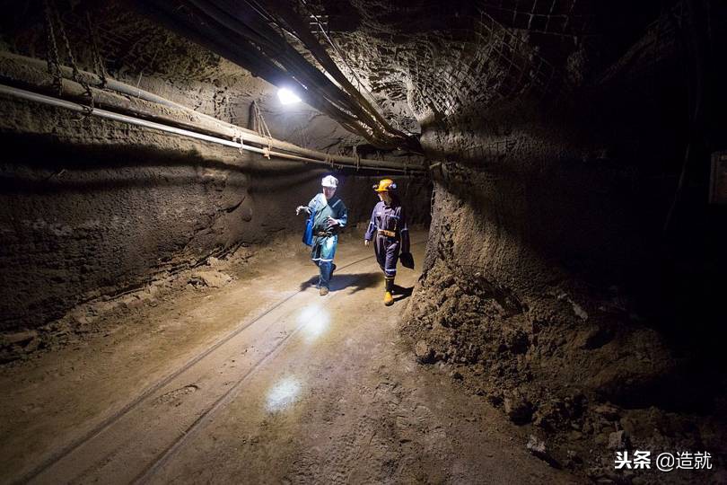 为什么要寻找一个人的蛛丝马迹,为什么怀疑存在暗物质