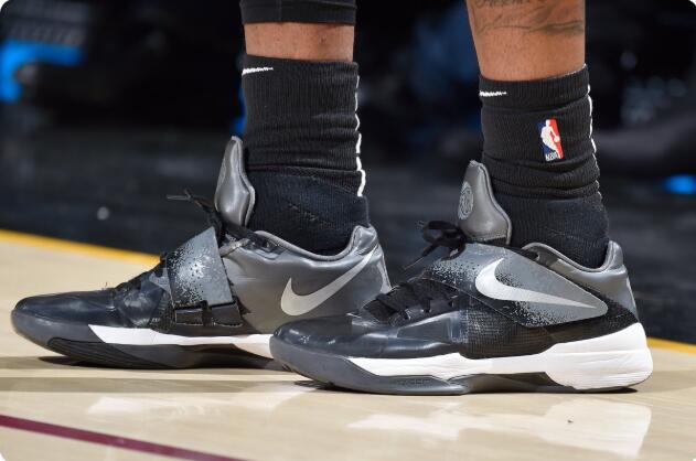 威少战靴aj31low,今日球场战靴