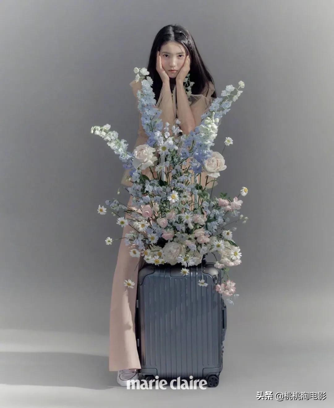 金泰梨杂志写真图文,女星金泰梨穿圣诞小鹿装跳舞