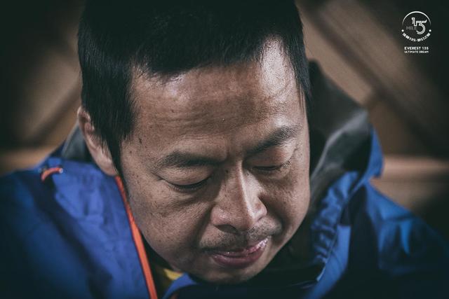 历经几十年登上珠穆朗玛峰的人,一群普通人攀登珠峰的故事