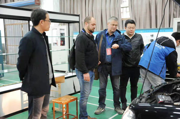 德国考官监考、毕业生供不应求，泰州这所学校的汽修专业“火”了