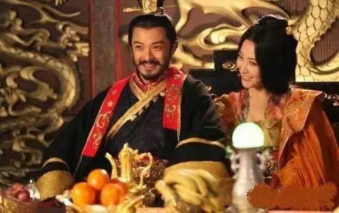 这个皇帝专爱又黑又胖的女人，给她起了一个特别贴切的称呼：媚猪