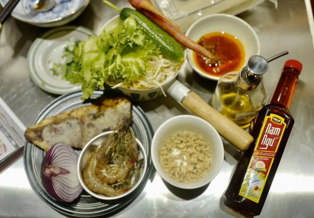 万人定闹钟早起云约早饭，为了去世界各地摆摊卖小吃做准备