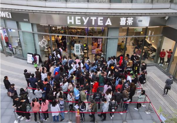 90后小伙变成甜品店主,江西90后小伙开奶茶店