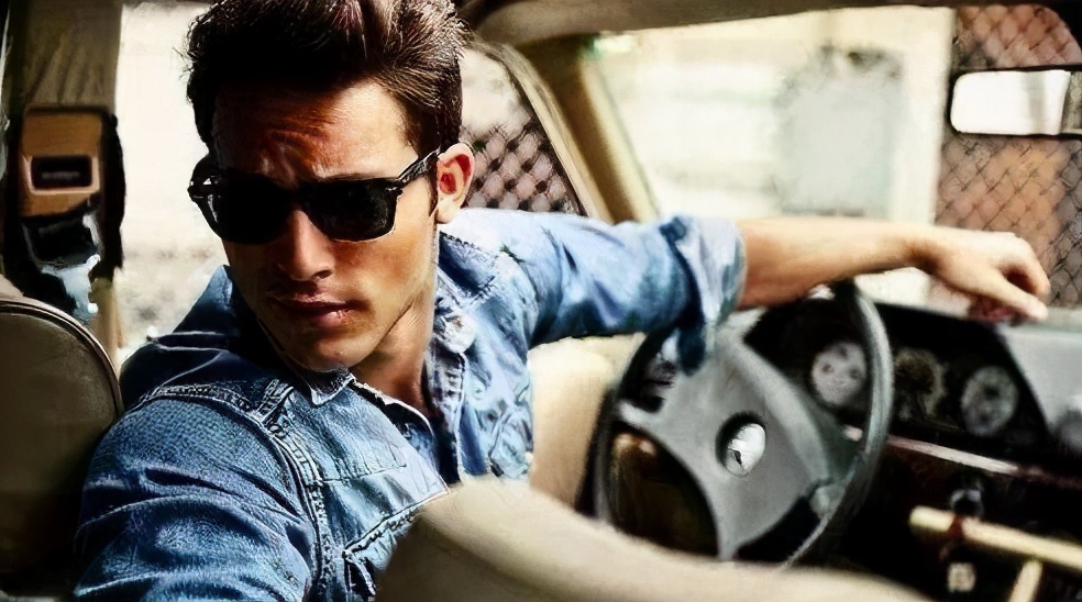 倒车不能回头，硬扭出现疼痛，当心是肩胛提肌出了问题