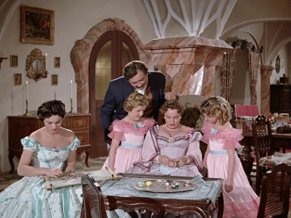 历史上的茜茜公主为什么痴迷美容和瘦身？她能掌控的只有她自己