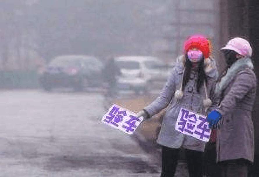 多次年检未通过，找来黄牛200一次就过，工作人员解释绝了