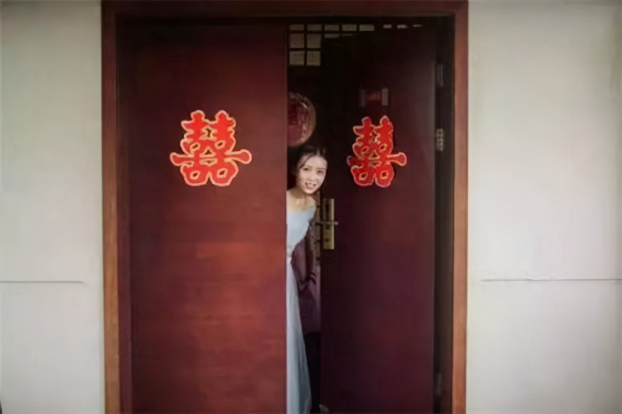 家有喜事怎么贴门面上,屋里喜字怎么贴好看