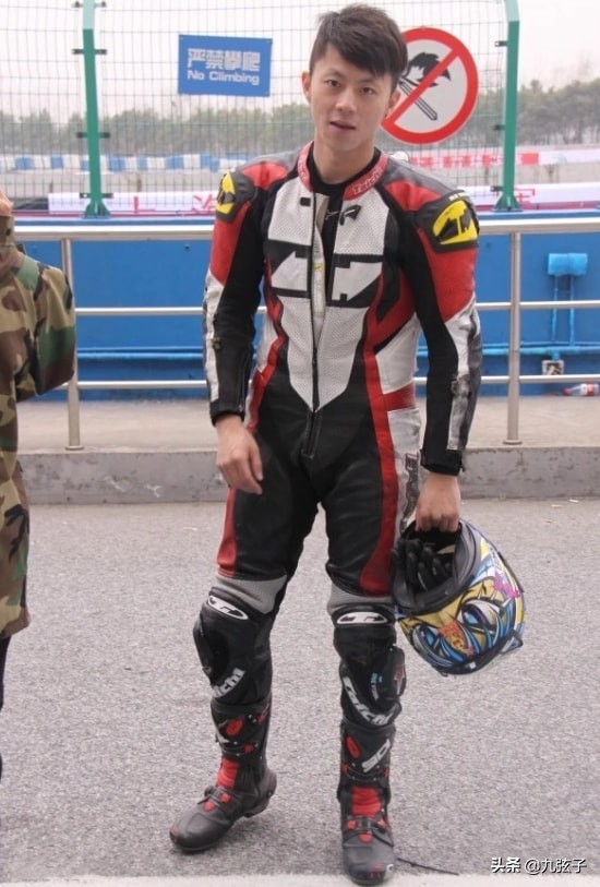 车评人陈震二环开什么车,二环十三郎陈震和车的合影