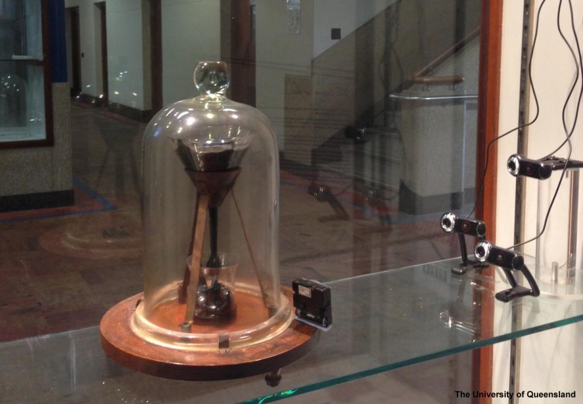 沥青滴漏实验成功案例,沥青滴漏实验想证明什么