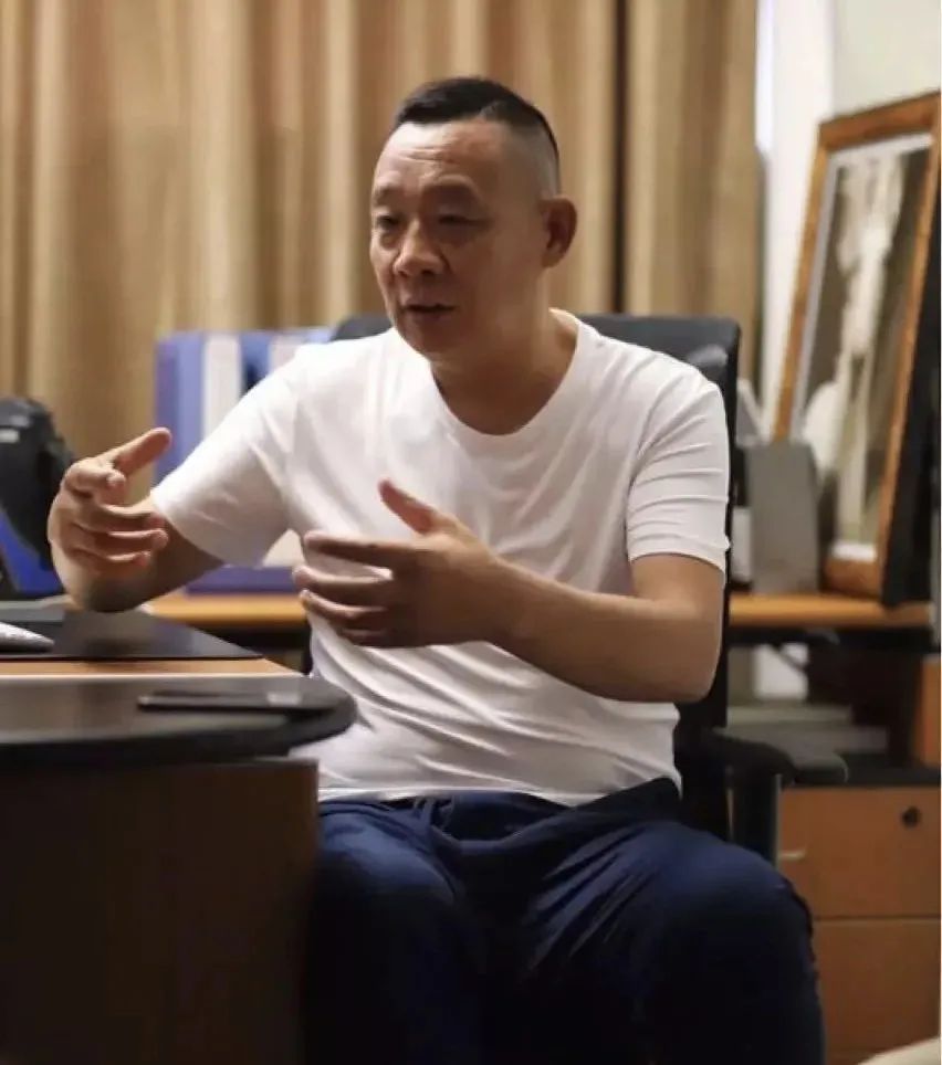 商业鬼才一天挣1700万,鬼才于东来把员工宠成公主病