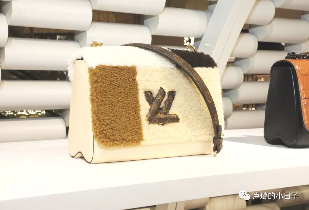 中年女士包包轻奢推荐,中年女士适合买什么样的包包