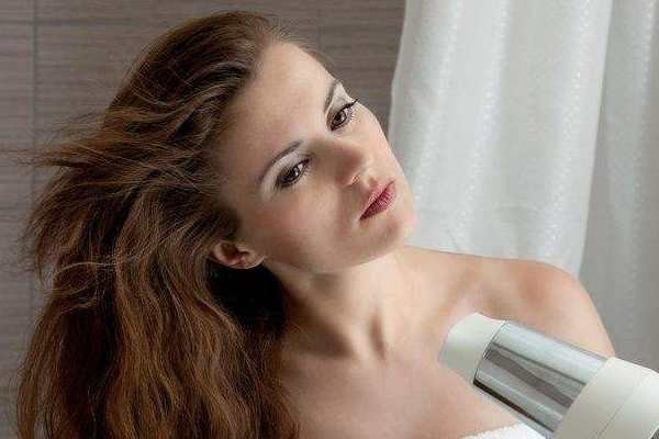 怎么吹头发能让头发变得柔顺,头发太炸怎么变柔顺