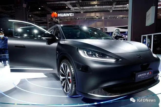 inNews|SKP回应假货事件|LVMH愈以EmilioPucci对标Kering的GUCCI|