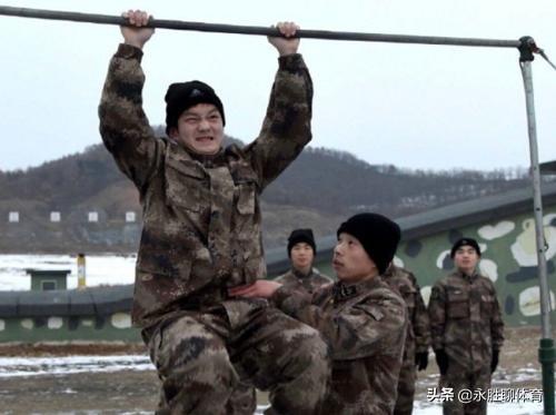 小胖樊振东军装采访,小胖樊振东军装敬礼照片