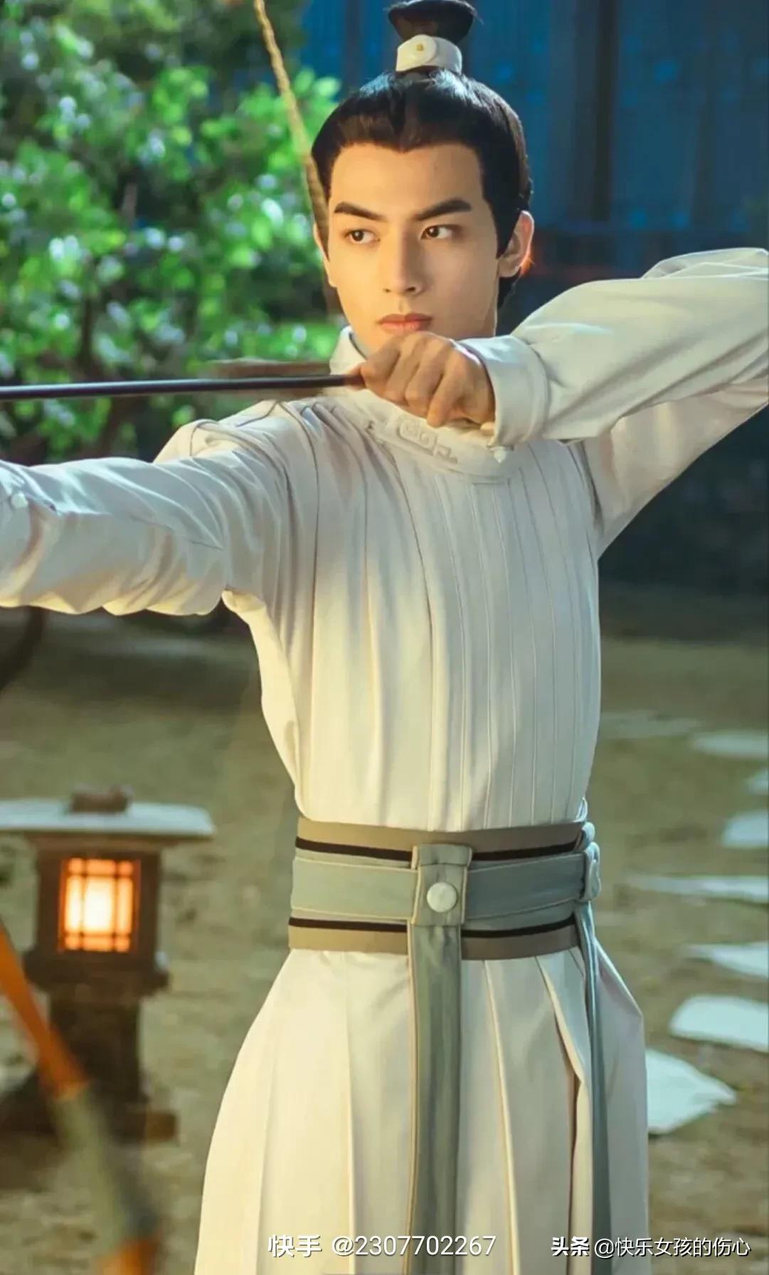 形容古代男子帅气有魅力的句子,描写古代男子气质优雅的句子