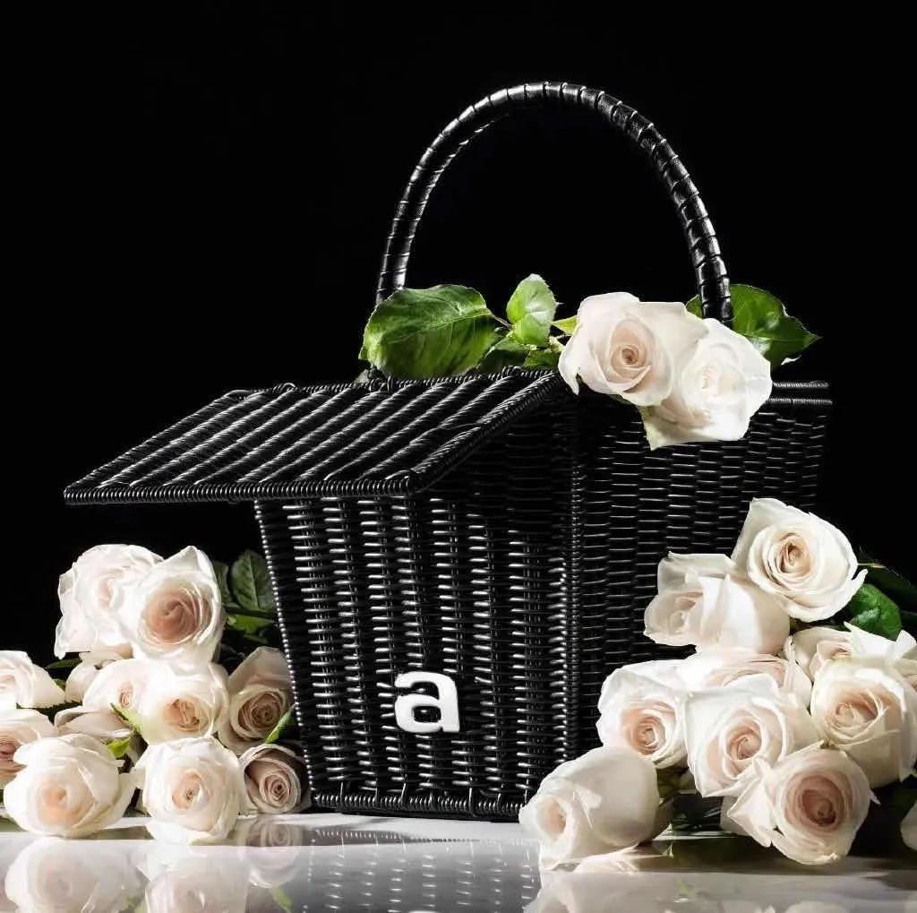 丧心病狂kfc竟然推出炸鸡味拖鞋,kfc鞋子