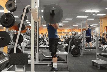 深蹲总是踮脚,深蹲老是拱腰