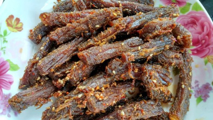 假牛肉干是用什么制作的？普遍用鸭肉，有人更是用面粉造假