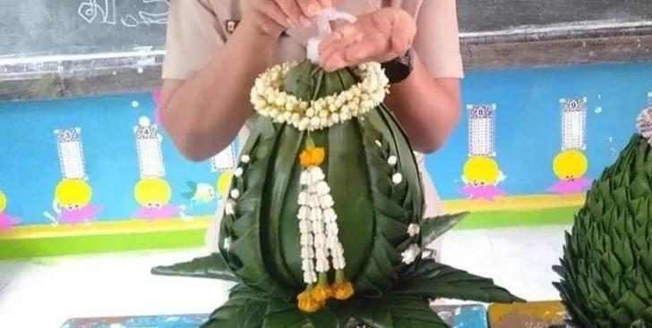 疫情之下的拜师节，泰国学生将“花盘”玩出了新花样