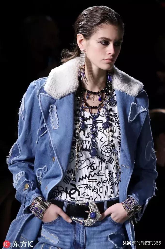 “埃及风”也刮到了时尚圈？CHANEL用金丝银线为你解答！