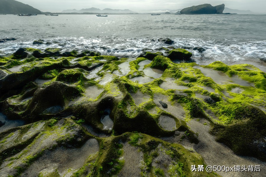 蓝火，是游客追逐和观赏对象；而硫磺矿，更是矿工赖以生存的物品