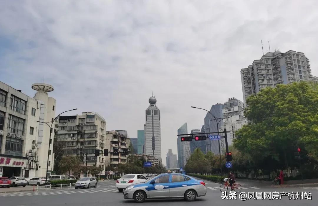 牛校跌落神坛？崇文“转公”仅2月，业主降价70余万试水