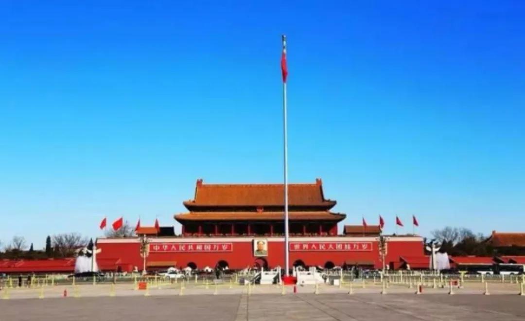 *安门天**上的国徽在辽宁诞生记