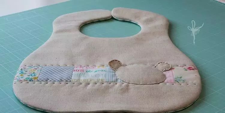 旧衣服制作宝宝口水兜,手工制作婴儿围嘴用品教程