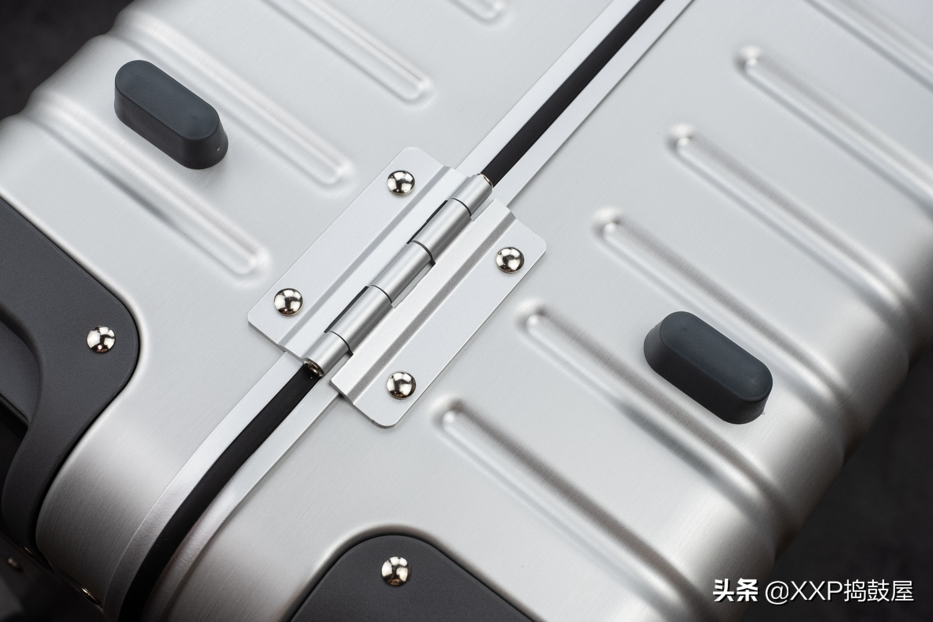 钛镁合金旅行箱,京东京造旅行箱的东西质量怎么样