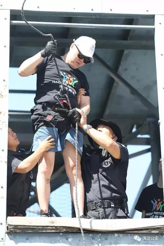 特警训练遭群众围观,特警魔鬼式训练