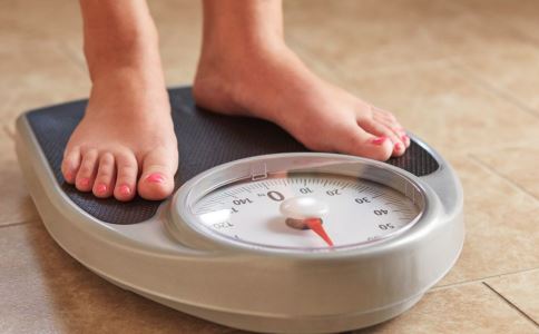 孕妇抽血抽出绿色血,夫妻孕期检查抽血