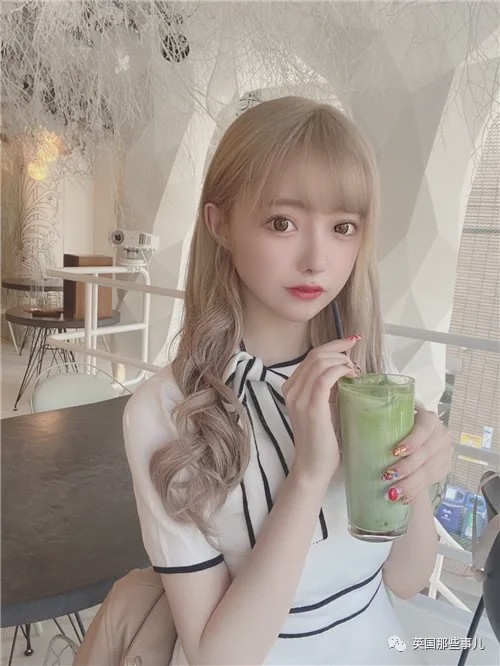 19岁少女整容成60岁大妈,女子花20w整容成网红脸