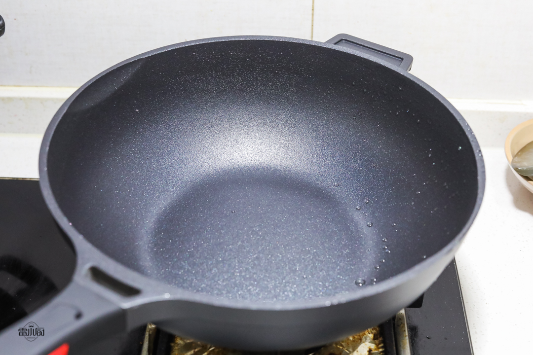不粘锅正确使用方法,不粘锅第一次使用的正确方法