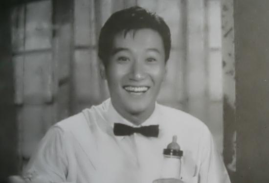 花花老爷子谢贤分手后，称自己感到生活的孤独和枯燥