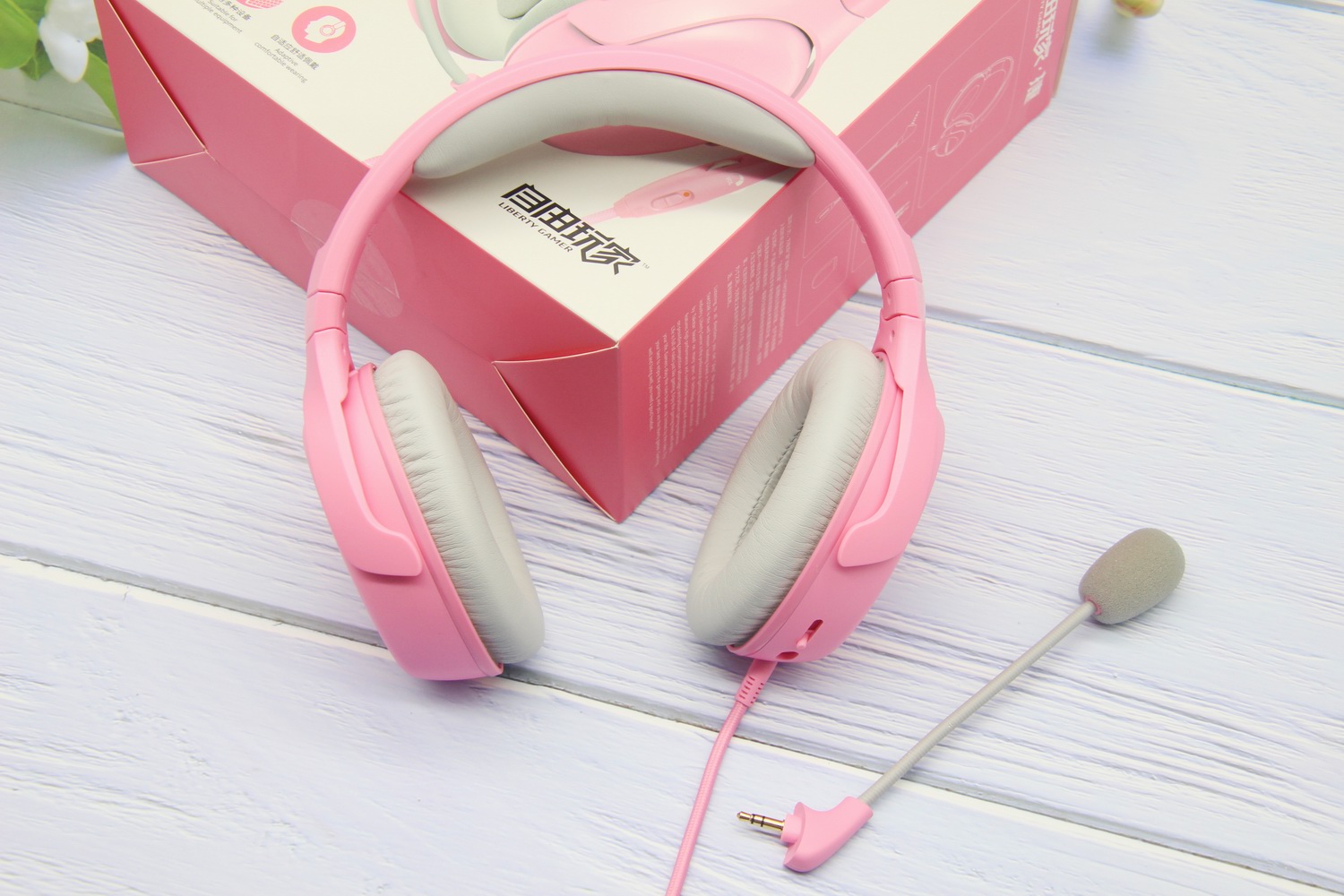 机甲风挂耳式电竞游戏耳机推荐,颜值好性能又好的游戏耳机