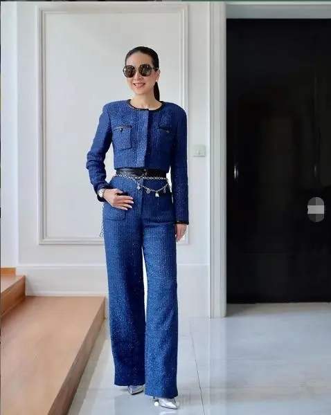 泰国女首富伍伦盼足球,泰国女足总经理伍伦盼写真