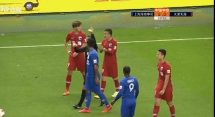 中超恶人断腿式飞铲,中超暴力飞铲断腿