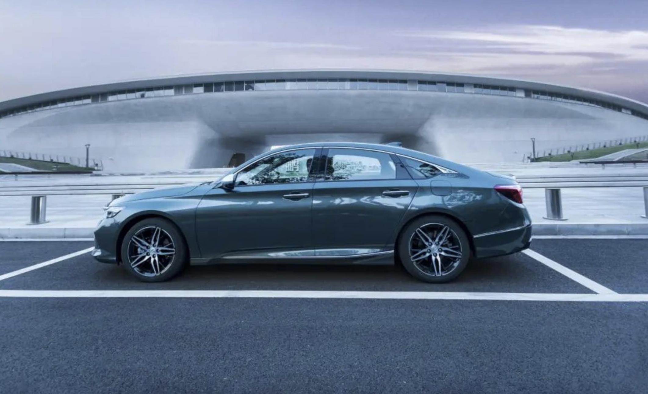 雅阁和英仕派phev哪个好,雅阁精英版对标英仕派