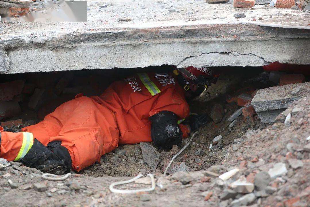 深潜如何自救,埋地下怎么自救