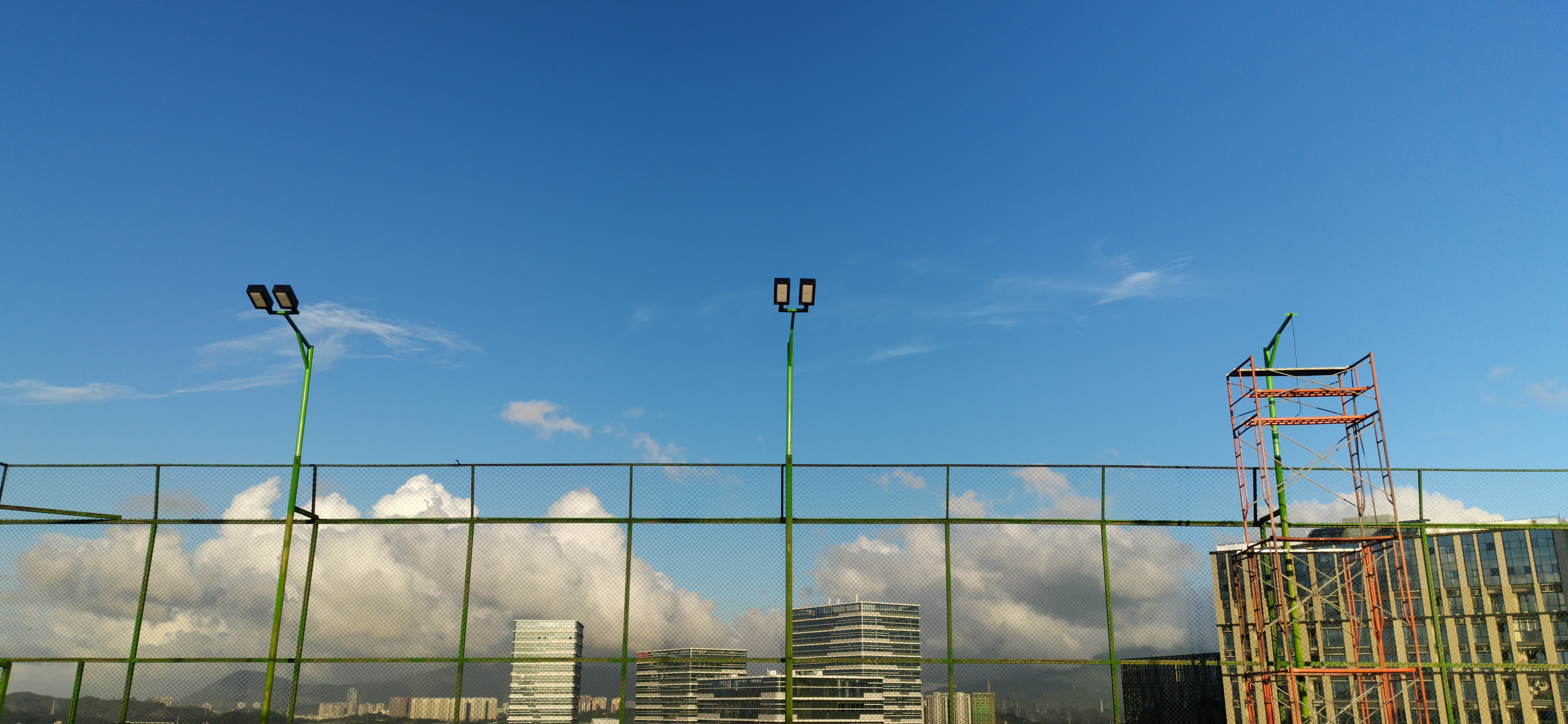 在深圳，惟亚蒂又一天台篮球场灯光项目顺利完工，球友：大大的赞