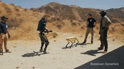 遭遇百般霸凌后,机器人竟将枪口对准人类