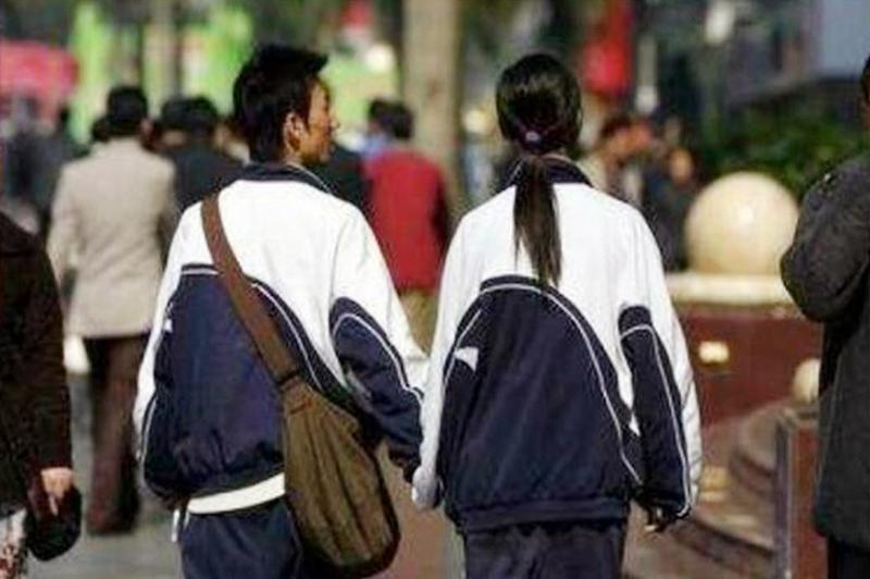 青春期男孩妈妈怎么谈性教育,爸爸问女儿是不是谈恋爱