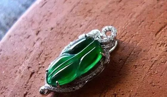 缅甸紫翡翠和斯里兰卡有什么区别 (斯里兰卡的紫翡翠多少钱)