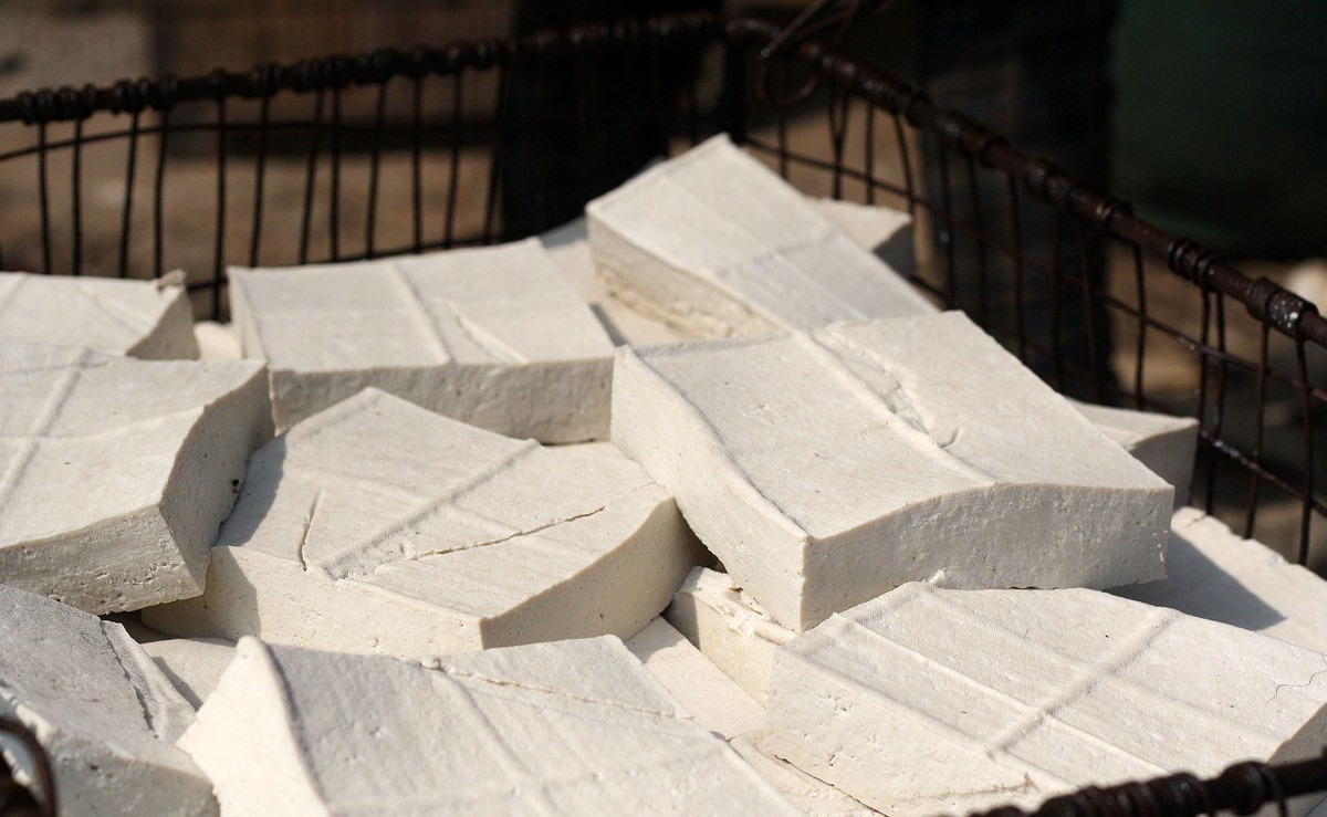 一斤黄豆用石膏可以做多少豆腐,石膏豆腐一斤黄豆放多少石膏