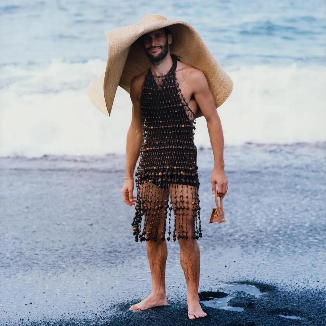 因为太穷，”乡下小伙”做的衣服口袋都没有，一言不合就关店种地