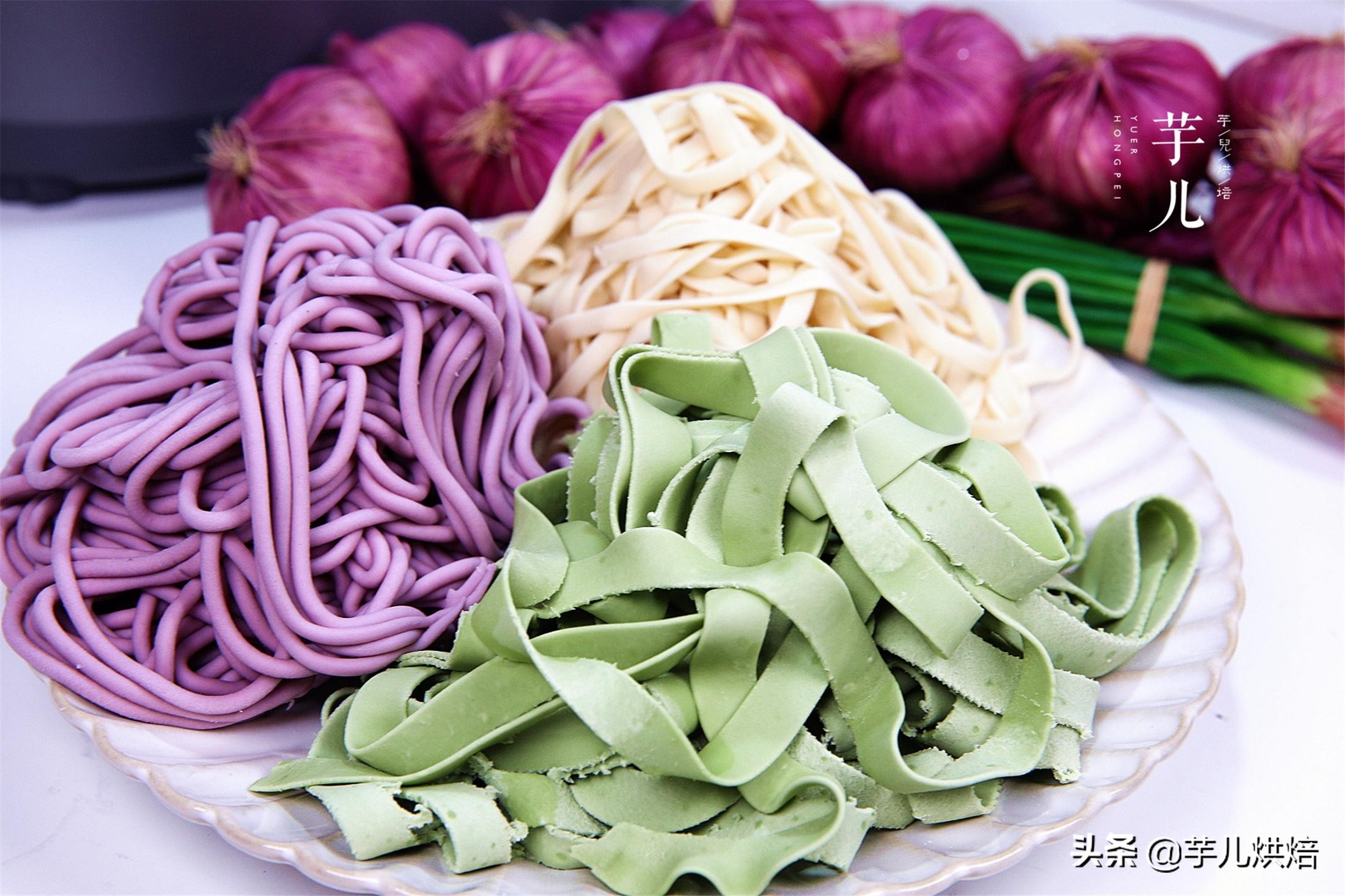 在家如何无需材料做出好吃的面条,自制面条吃起来不劲道