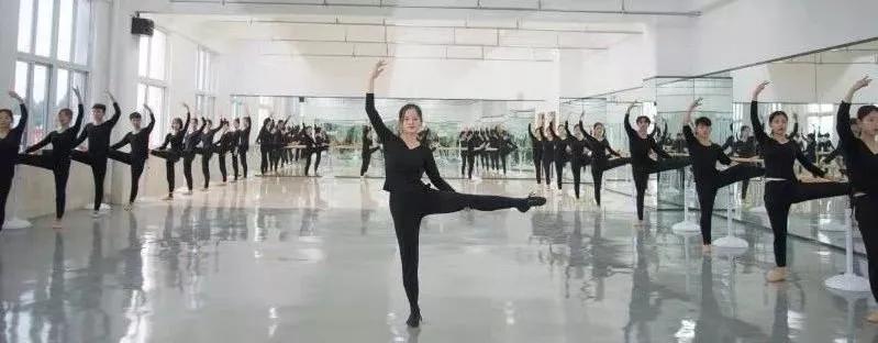 四川汽车职业技术学院汽车实训,成都汽车职业技术学校研学基地