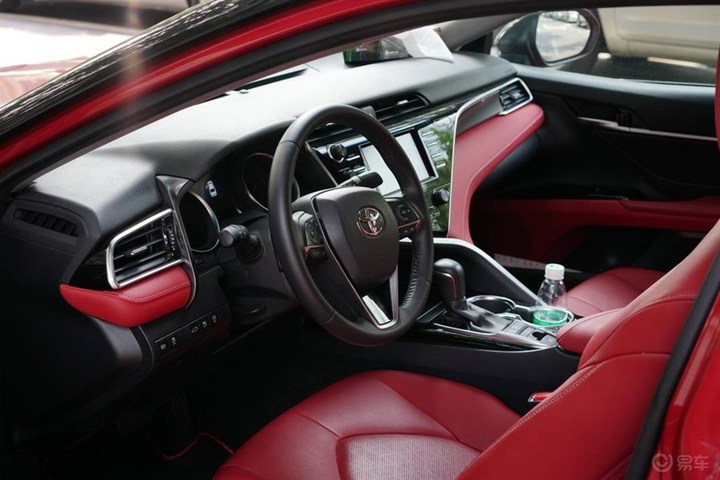 八代凯美瑞运动版红内饰,八代凯美瑞运动版电光宝石绿