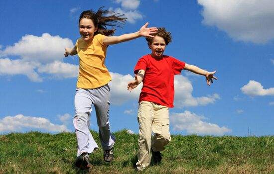 钧钧妈分享:这些坏习惯正偷偷让宝宝远离大长腿!你中招了吗?